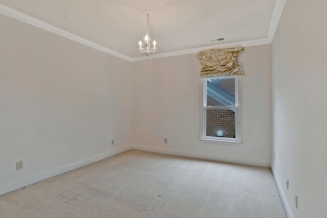 Building Photo - Stunning 4BE/3.5BA home in the very desira...