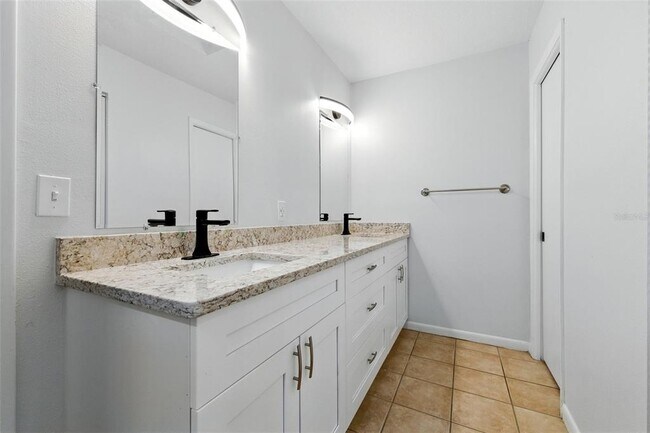 Building Photo - 4404 Oak Harbor Dr