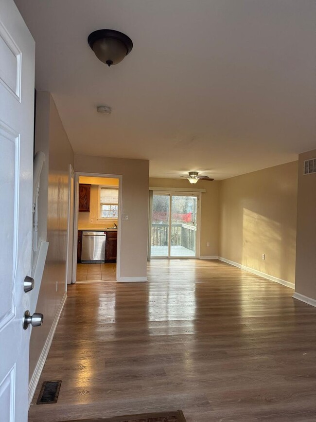 Primary Photo - Recently Renovated 2 Bed 1 Bath Ready To M...