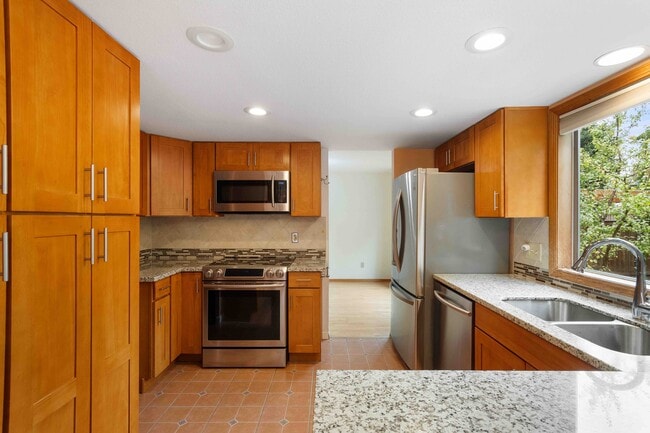 Building Photo - 12323 SW Millview Ct
