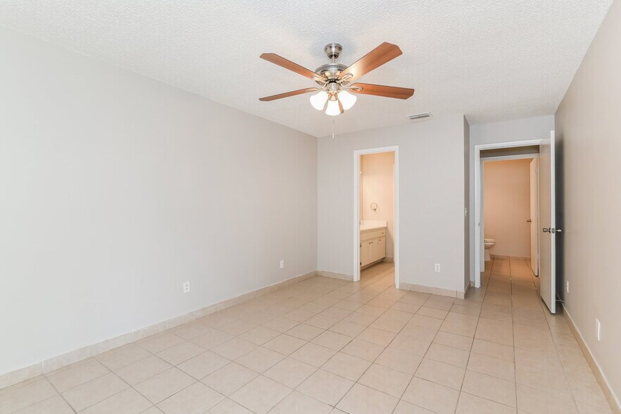 Building Photo - 4728 Alexis Dr