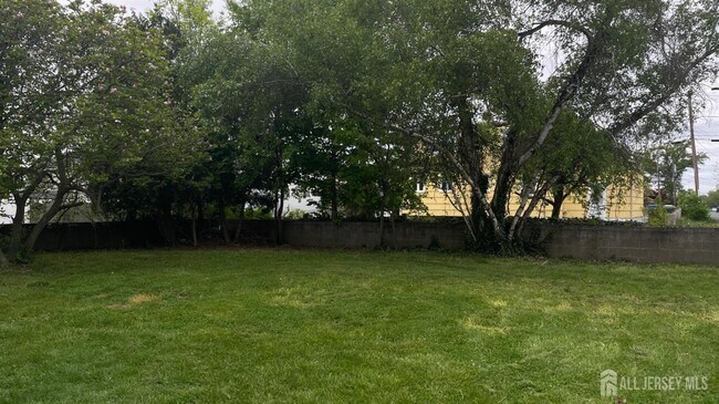 Building Photo - 11 S Pelham Ave