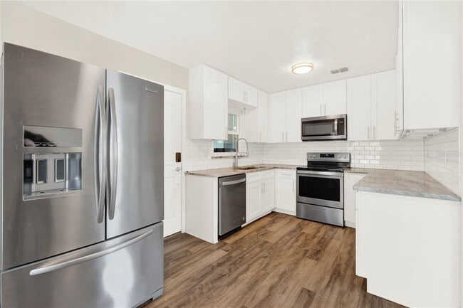 Building Photo - 1179 Seminole St