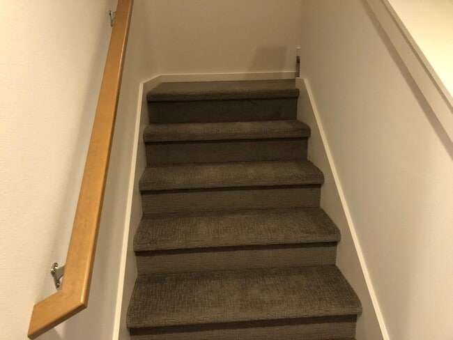 Building Photo - Great Townhome for Rent