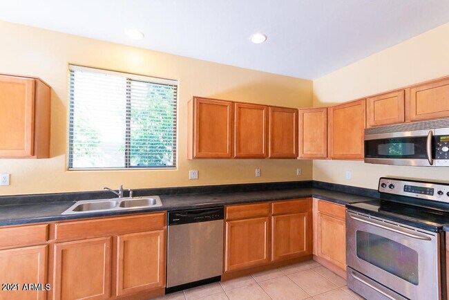 Building Photo - 1296 E Weatherby Way