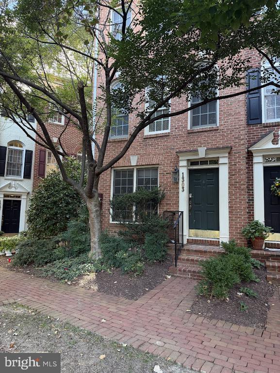 Building Photo - 1303 Cameron Hill Ct