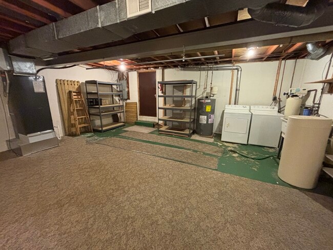 Building Photo - 2004 Hale Ct