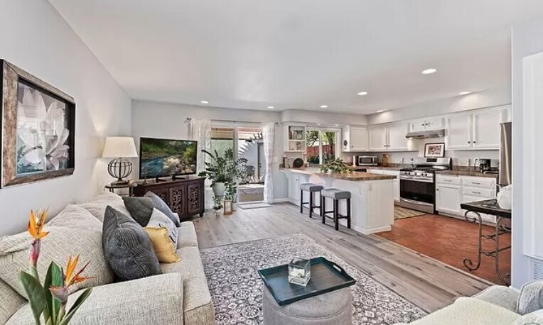 fam rm - 3201 Via Pescado