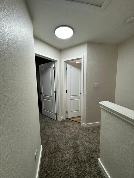 Building Photo - 721 Sonesta Dr