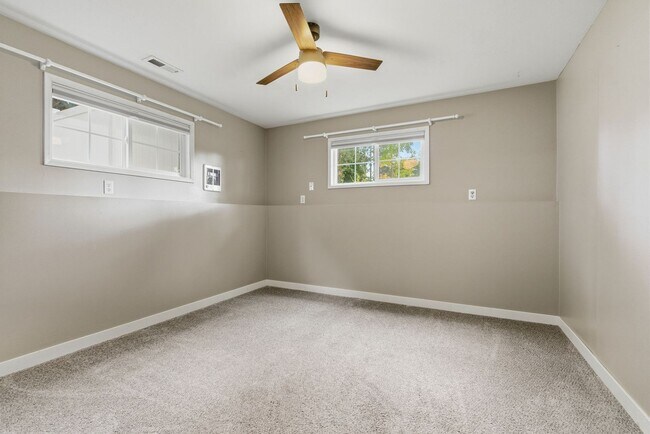 Building Photo - 1625 S Glenn Rd