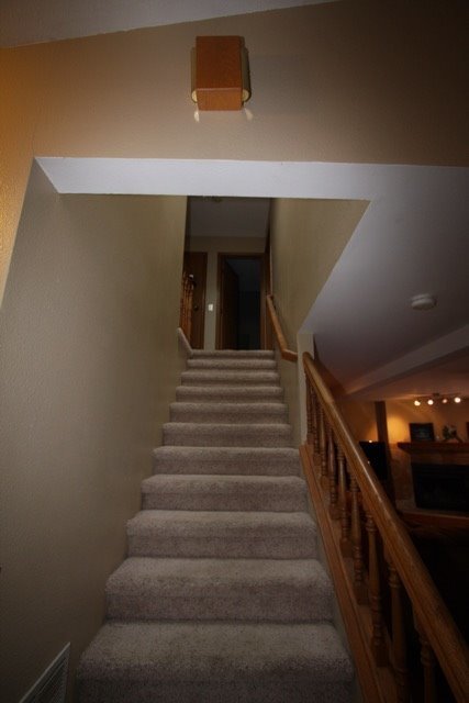 Building Photo - 3 Bedroom Home in South Anchorage w/ Fenced Yard!