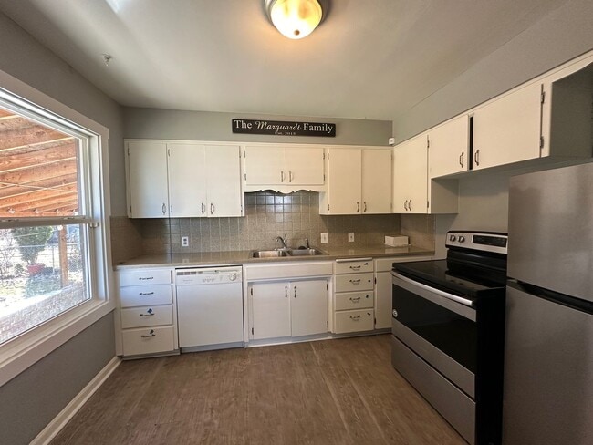 Building Photo - Dont Miss this 3 Bedroom 2 Bath Shadle Rancher