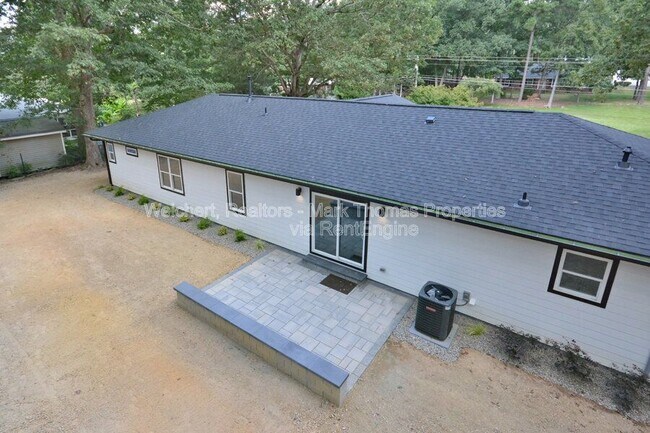 Building Photo - 1705 Mason Rd