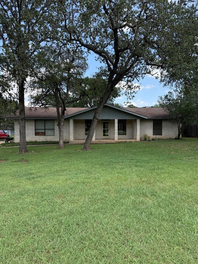 Building Photo - 1009 Swallow Dr