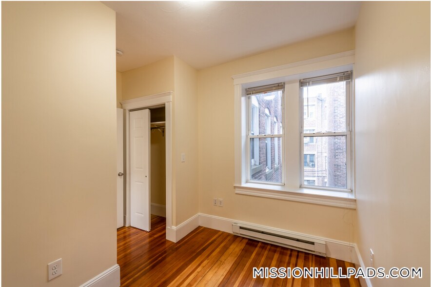 Building Photo - 887 Huntington Ave
