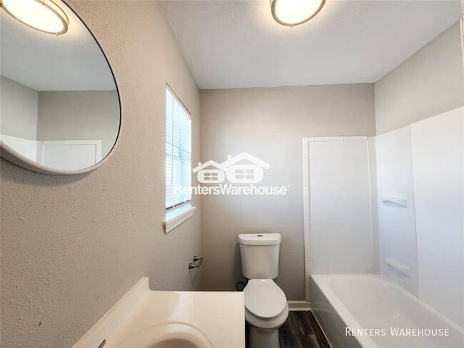 Building Photo - 6915 1/2 Avenue L-