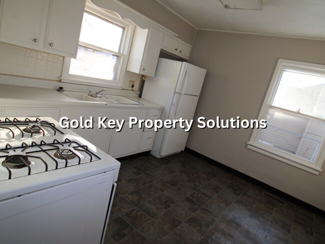 Building Photo - 3 BR 1 BA House with Garage and Enclosed Porch (NO SECTION 8)