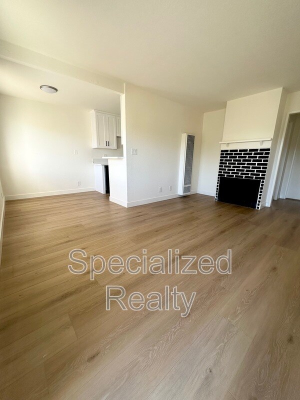 Building Photo - 14718 Sylvan St