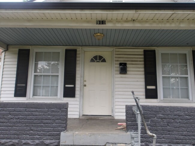 Building Photo - Remodeled 3BR/1BA House off of Taylor Blvd.