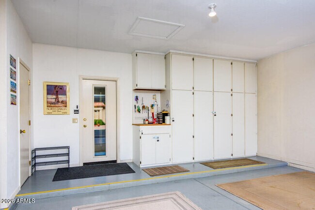 Building Photo - 10929 E Spring Creek Rd