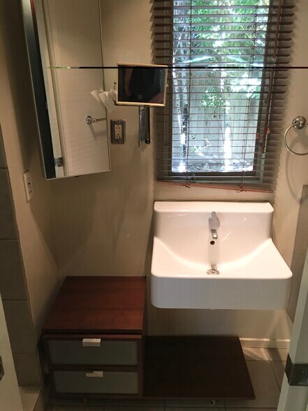 Building Photo - 501 S Calle Abronia