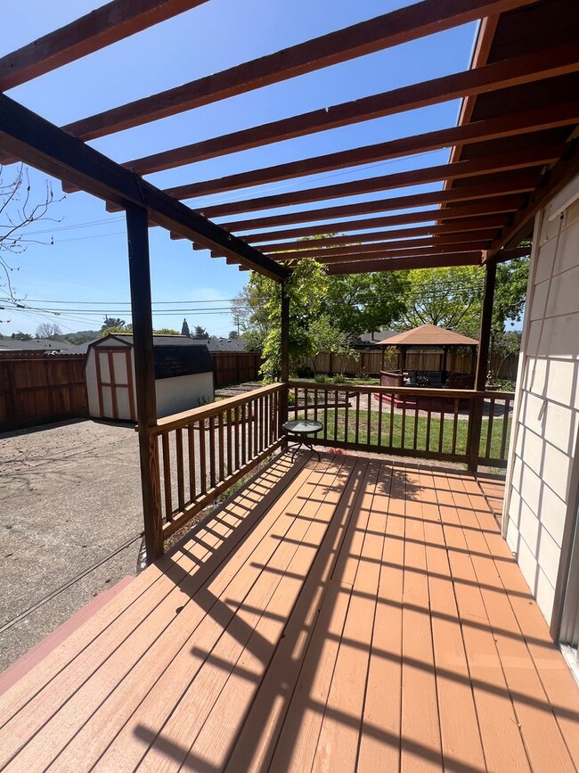 Building Photo - Beautifully Landscaped Home in Rincon Valley!