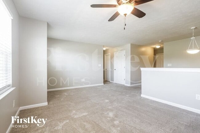 Building Photo - 121 Blue Lace Dr