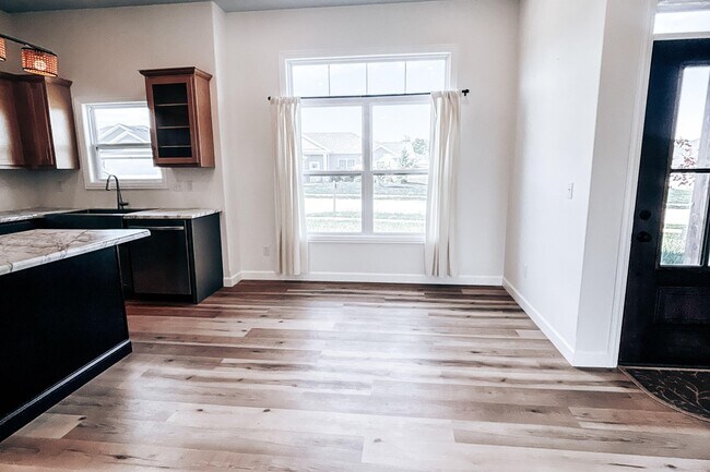 Building Photo - 708 Promenade Dr