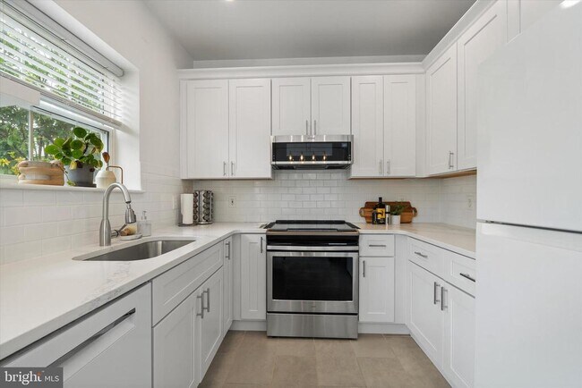 Building Photo - 4550 Strutfield Ln