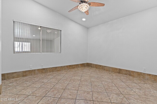 Building Photo - 2442 E Diamond Ave