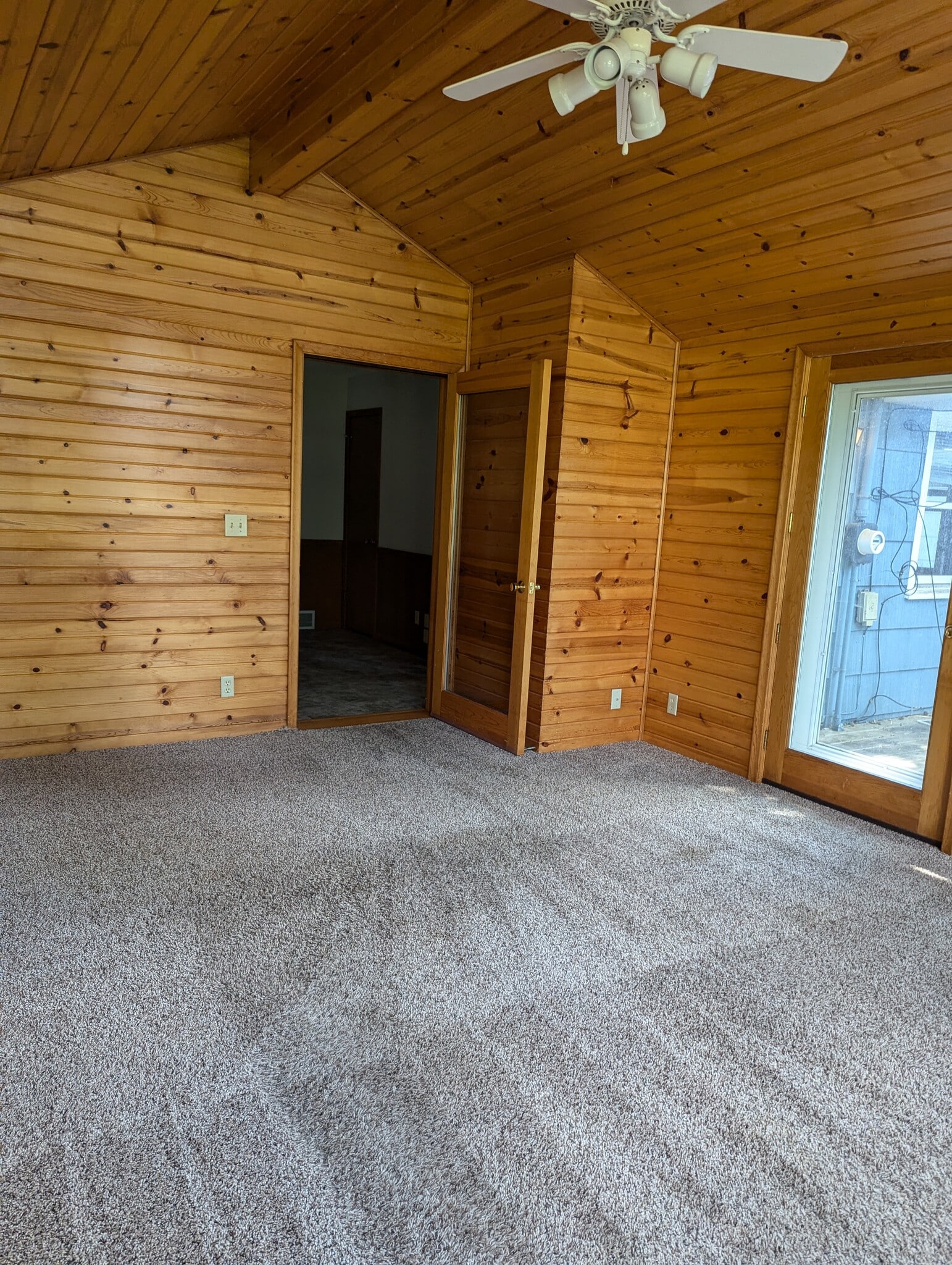 3 season porch - 6316 Tingdale Ave