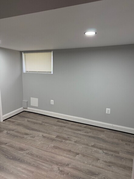 Building Photo - 1106 N Lakewood Ave