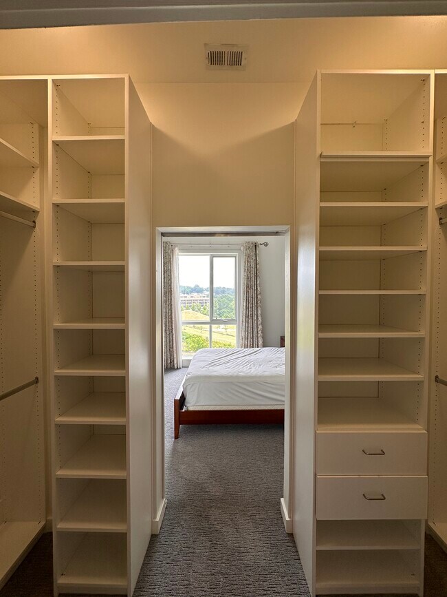 Building Photo - 200 Manufacturers Rd Unit. 701