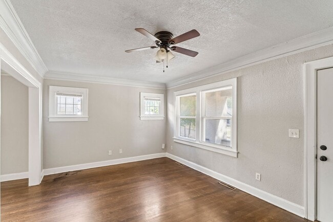 Building Photo - Affordable 2-Bed Home in Kansas City — Hardwood Floors, Porch & Pet-Friendly!
