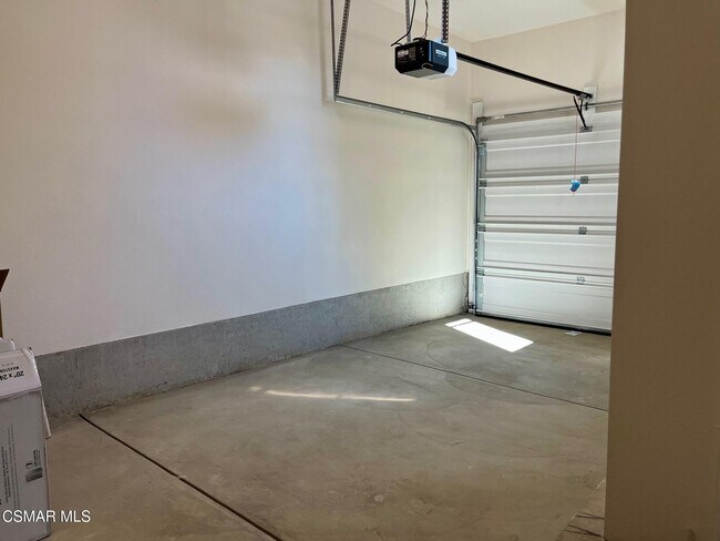 Building Photo - 779 Edward Scholle Dr