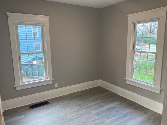 Building Photo - 176 7th St NW