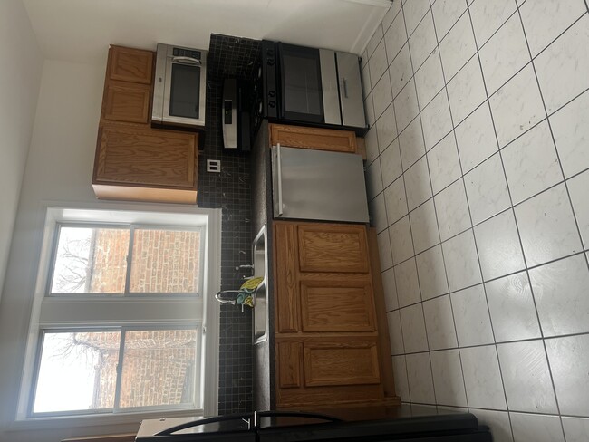 Building Photo - 7737 S Kingston Ave