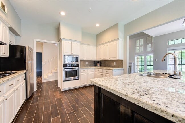 Building Photo - 25 Fairway Oaks Pl