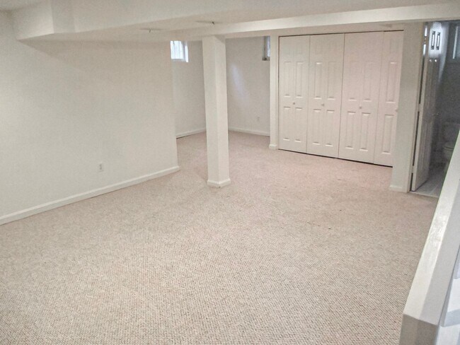 Building Photo - Ideal 3 Bedroom 2 Bath Colonial Just Over ...