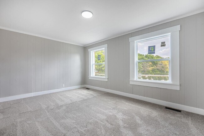 Building Photo - Welcome to this charming 3-bedroom, 1-bathroom brick house located in the vibrant city of Dayton,...