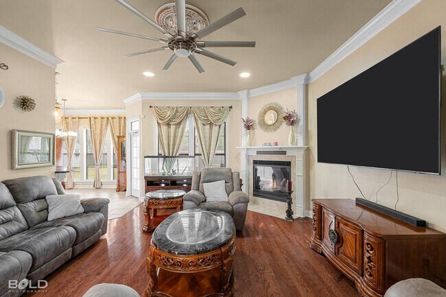 Building Photo - Check Out this 4 Bed 2 Bath with A Pool and Hot Tub