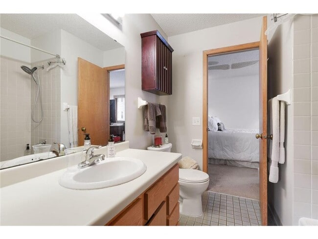 Building Photo - 2858 Kenwood Isles Dr