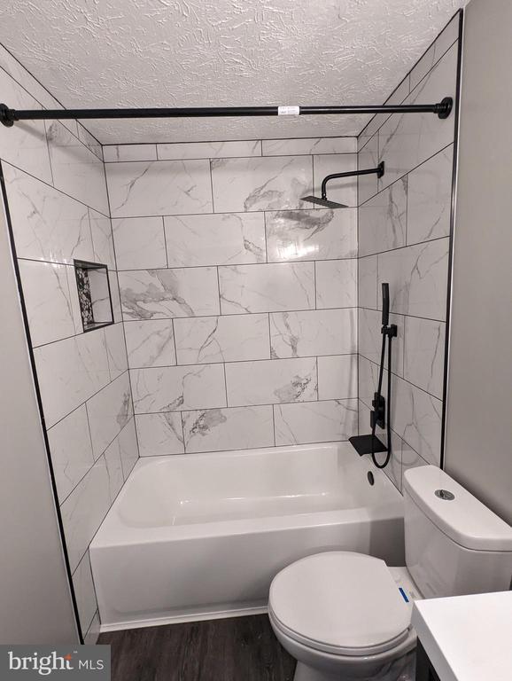 Building Photo - 1680 Thenia Pl