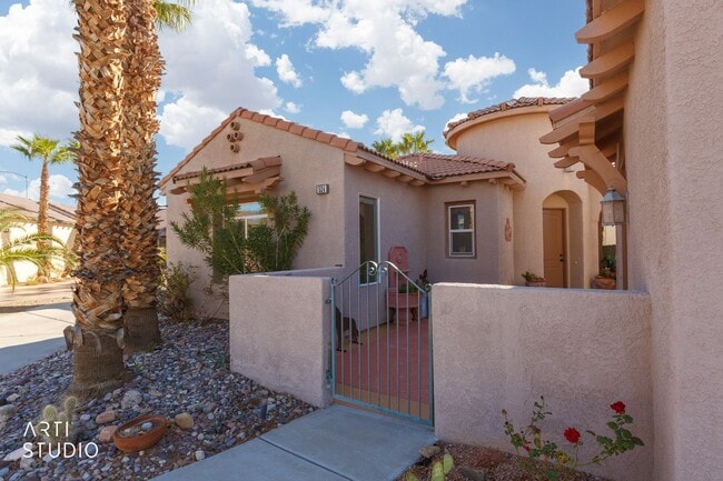 Building Photo - Beautiful home located in the gated commun...