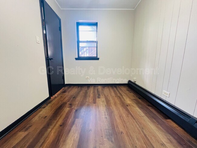 Building Photo - 3408 N Greenview Ave