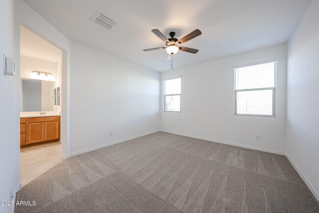 Building Photo - 8722 W Pasadena Ave