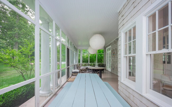 Building Photo - 147 Wainscott Harbor Rd