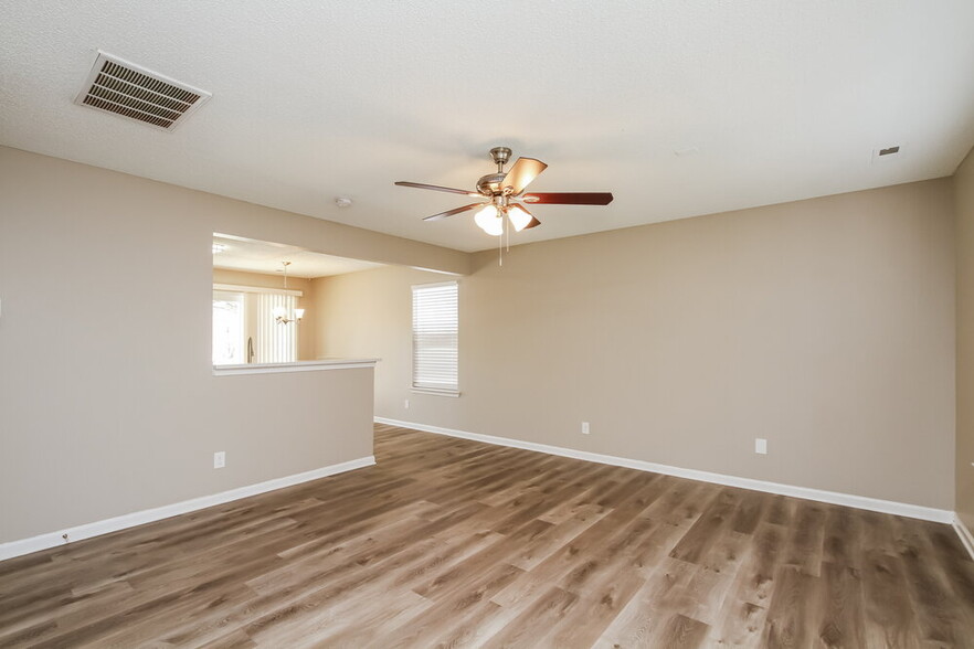 Building Photo - 141 Peterborough Dr