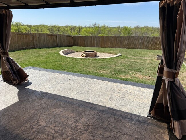 Building Photo - Move-In Ready 4BR with Private Yard & Fire Pit – Won’t Last!