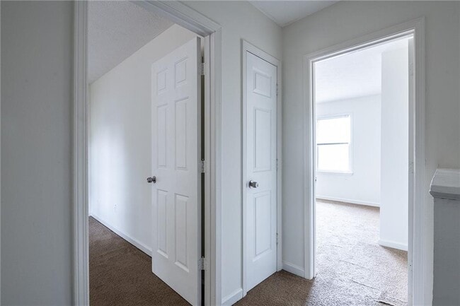 Building Photo - 582 Downing St